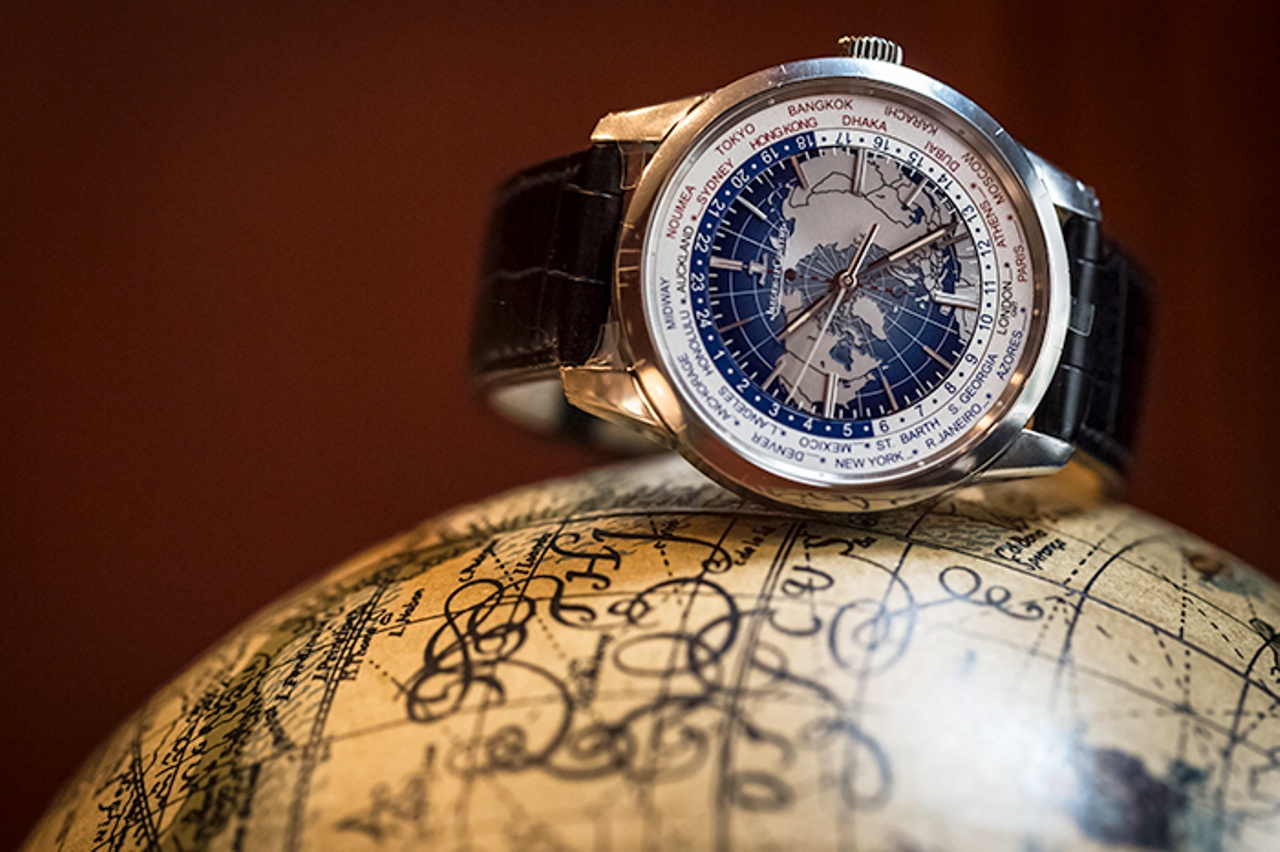Jaeger-LeCoultre Geophysic Universal Time white gold version hands on  