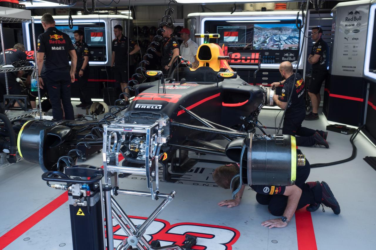 Pit area, Team Red Bull Racing. 